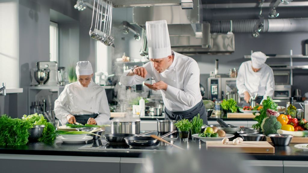 Dicas para aumentar a eficiência e produtividade na cozinha comercial