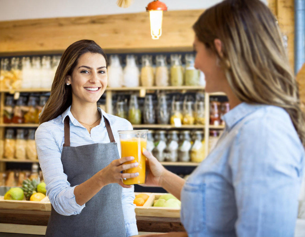 Como oferecer bebidas naturais e refrescantes para seus clientes